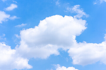 Obraz na płótnie Canvas White clouds in the blue sky
