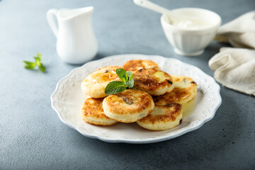 Homemade cottage cheese cakes with honey