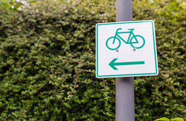 Oznakowanie pionowe sciezek rowerowych. Tylko dla pojazdow rowerowych.  Znaki drogowe w Niemczech. Turystyka rowerowa. - obrazy, fototapety, plakaty