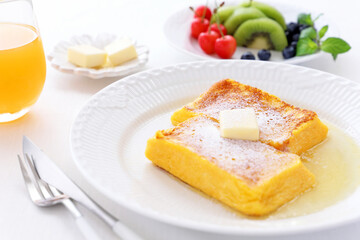 フレンチトーストの朝食