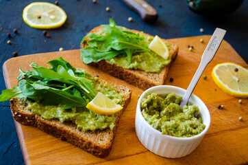 sandwich with avocado, lettuce and lemon
