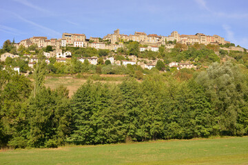Cordes-sur-Ciel (81170) domine sa vall&eacute;e, Tarn en Occitanie, France