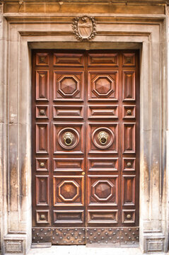 vintage residential house wooden entrance door and arched frame. Architekture in Rome, Italy