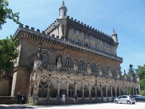 Das luxuri&ouml;se Palace Hotel do Bucaco im Bucaco Nationalpark Portugal befindet sich in einem umgebauten Jagdschlo&szlig; der portugiesischen K&ouml;nige