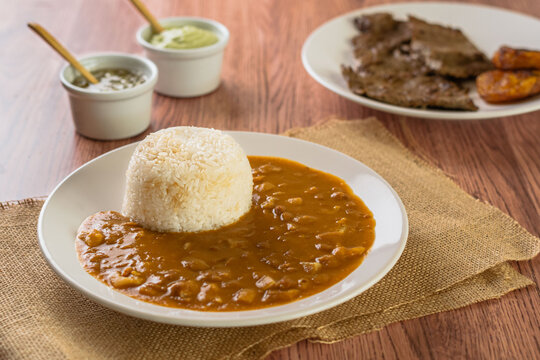 Arroz con Menestra de Frej&oacute;l y Carne Asada
