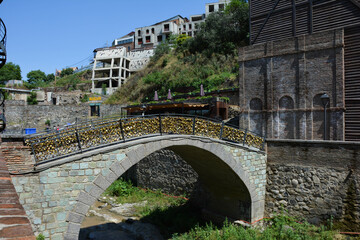 Naklejka premium il ponte degli innamorati, canyon leghvtakhevi, tbilisi2