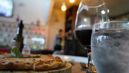 alimento, vino, restaurante, cena, mesa, lentes, comida, pizza, chapa, almuerzo, pan, epicúreo, alcohol, beber, queso, de lujo, rojo, guisos, blanco, carne, delicioso, jitomate, fiesta, aperitivo, bod