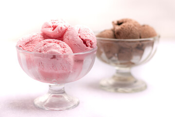 strawberry and chocolate ice cream