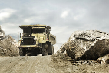 Big mining dumping truck © Rattanapon