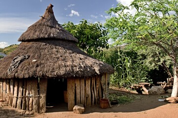 Plakat Villages and dwellings of Konso people, nearby Konso city. Southern Ethiopia. Africa.