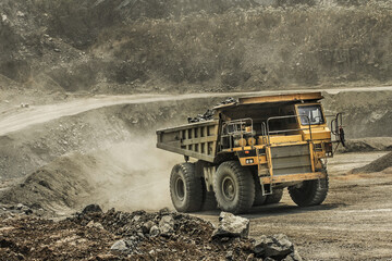 Big mining dumping truck © Rattanapon