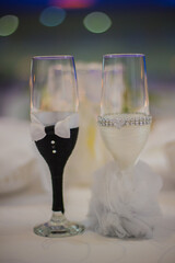 bride and groom glasses of champagne