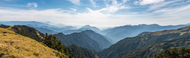 Naklejka premium panoramic view of the mountains