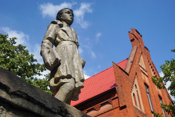 Fototapeta na wymiar Kaliningrad region. Sovetsk (former Tilsit). Sculpture of the Soviet era.