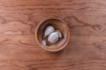 Garlic cloves on wood cutting board - 362971215