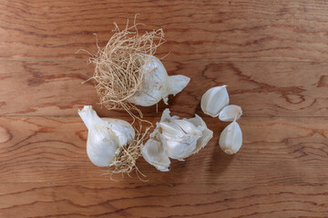 Untrimmed garlic on cutting board - 362971261