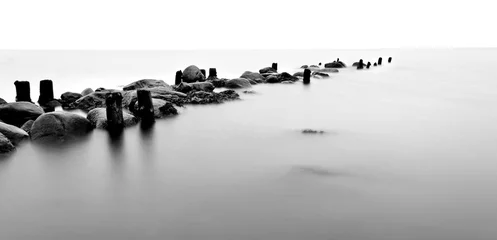 Wellenbrecher Steine im Ozean dunkle Stimmung für Postkarten über Trauer, Trauer oder friedliche und beruhigende Meditation und Entspannung © MJ Fotografie