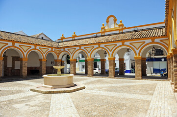 Plaza del Cabildo en La Puebla de Cazalla, provincia de Sevilla, Andalucía, España
