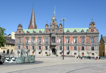 Obraz premium Rathaus und Brunnen in Malmoe