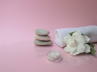Obraz na płótnie Canvas Spa setting and Spa background composition with white gardenia flower on pink background.