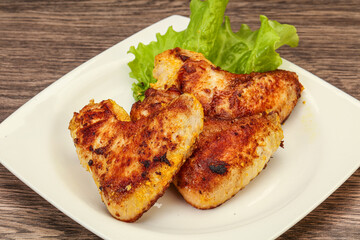 Roasted chicken wings with spices