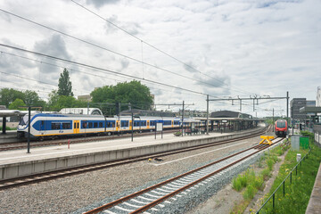 Obraz premium Trains arrive and depart at the central station of Gouda, Holland