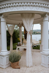 Naklejka premium Beautifully decorated yard with plants