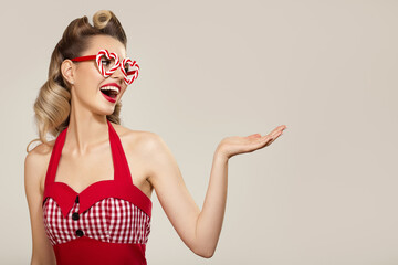 Smiling pin-up girl holding glasses for a party