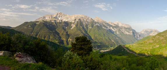 Paisaje de montañas en el Pirineo