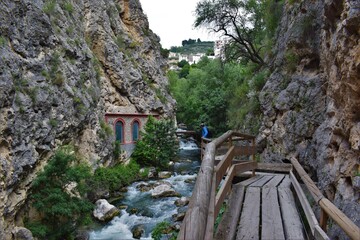 pasarelas al lado del río , castril, granada