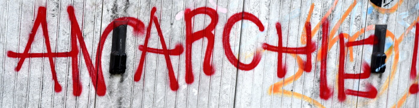"Anarchie" - auf eine Mauer gesprayt