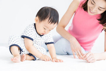 赤ちゃん　子育て　積み木