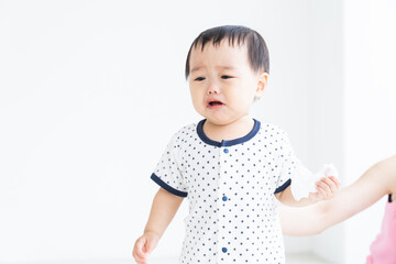 赤ちゃん　子育て　泣く