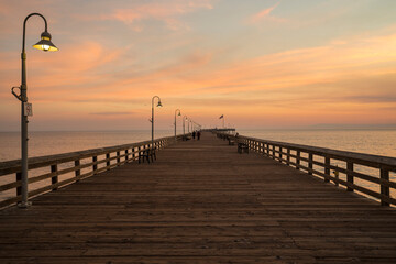 Obraz premium molo o zachodzie słońca w Kalifornii