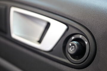 Detalhes de um automóvel exposto no salão do automóvel