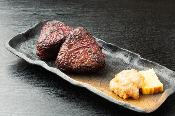 赤しそ巻きのおにぎり