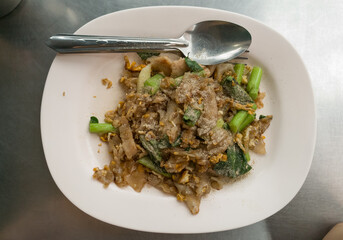 stir fried flat soy sauce with pork , egg , vegetable (pad see ew)