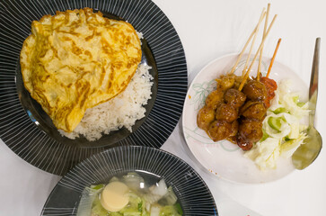 Omelet rice eat with meatball skewers