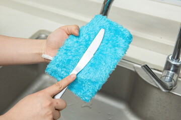 Washing and disinfecting dishes with an alcohol-based disinfectant with a cloth in one hand