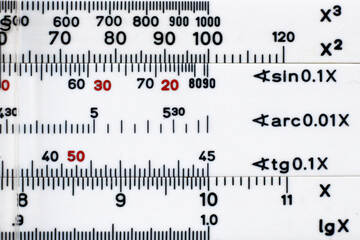 Measuring tool and tape measure