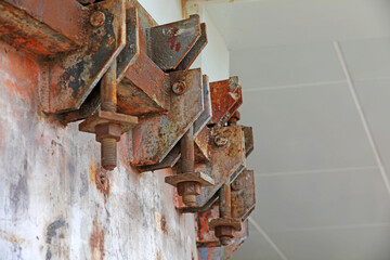 Metal fasteners with oxidized rust