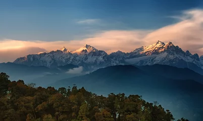 Photo sur Plexiglas Kangchenjunga Kangchenjunga close up view from Pelling in Sikkim, India.