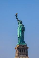 Obraz premium Close shot of Statue of Liberty in New York City, with blue sky.