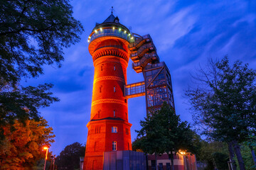 Historischer Wasserturm in Styrum bei Nacht