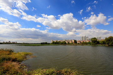 Fototapeta na wymiar Waterfront Park Architectural Scenery, China
