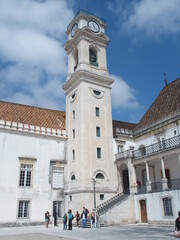 Fototapeta na wymiar Glockenturm der berühmten alten Universität von Coimbra Portugal