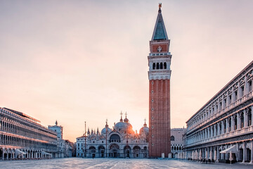 Fototapeta premium The city of Venice in the morning, Italy