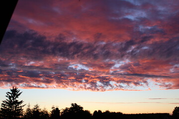 zachód,chmury,fiolet,różowy