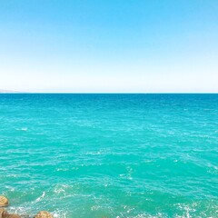 Fototapeta na wymiar Scenic View Of Sea Against Clear Blue Sky