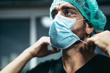 Surgeon preparing for surgical operation - Medical workers the real heroes during corona virus outbreak - Healthcare and doctor fighting and preventing spread of pandemic - obrazy, fototapety, plakaty